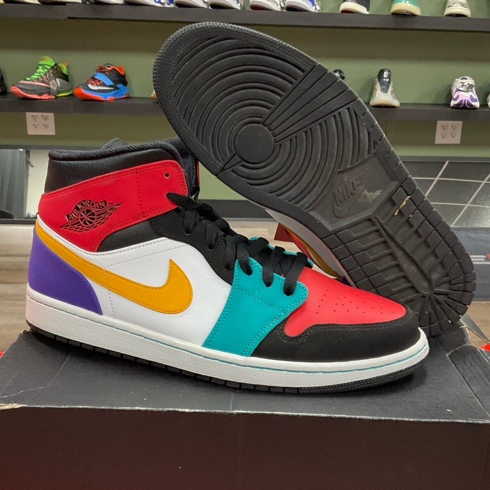 AIR JORDAN 1 MID SZ 12 USED